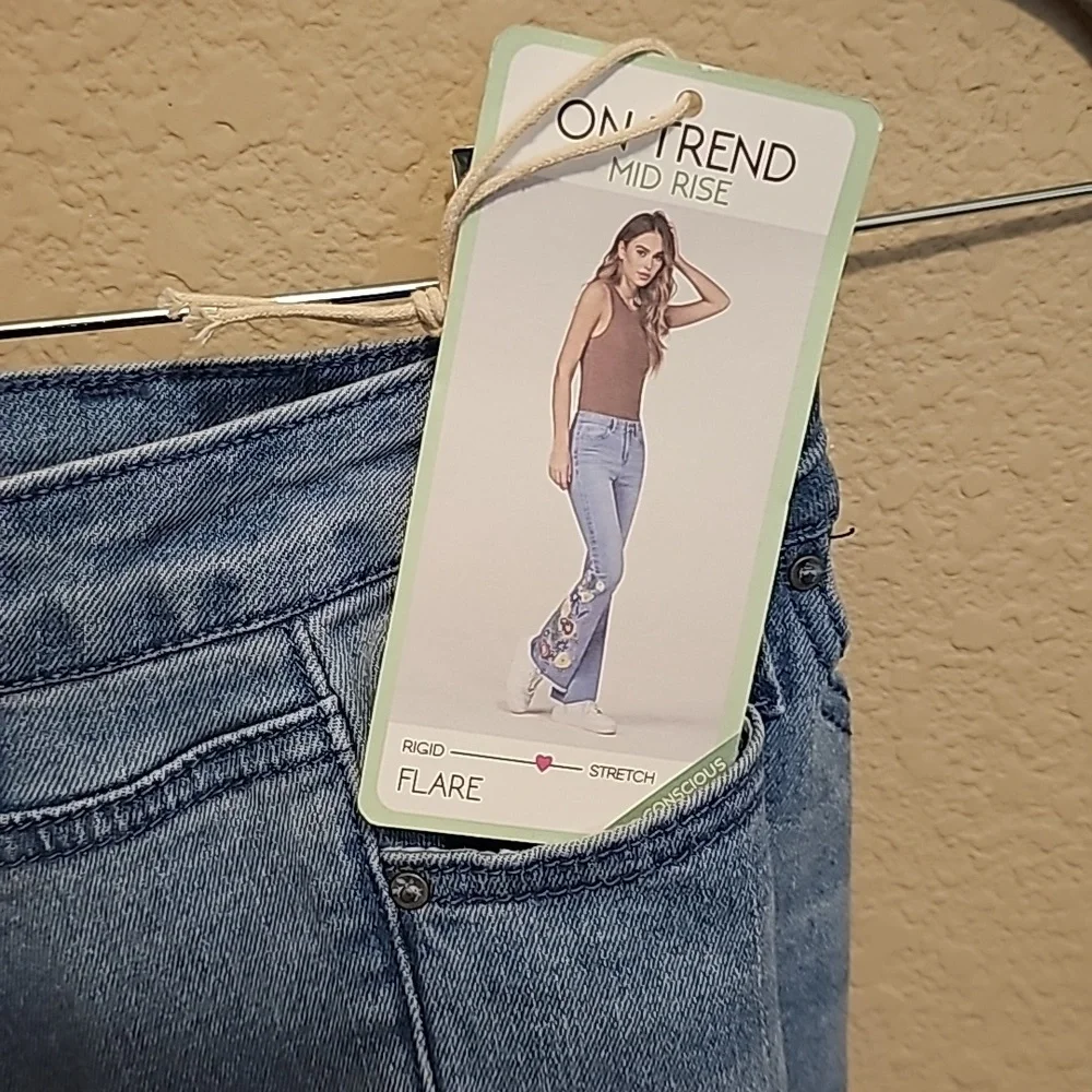 NWT Waist: 26"-28" - Picture 4 of 8